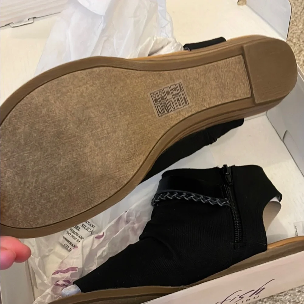 NWB Women's Canvas black Sandals - Picture 5 of 8